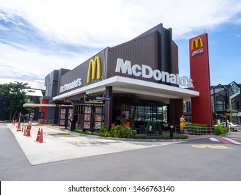 Outside view of Mcdonalds store